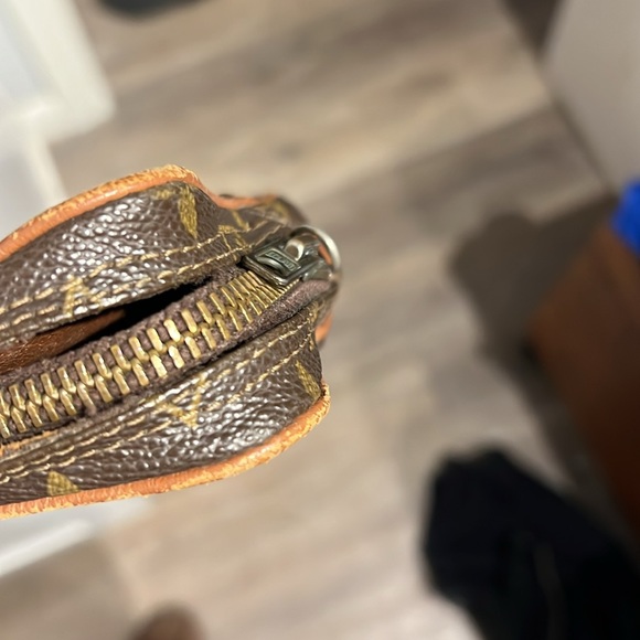 Cute tiny LV bag - Picture 9 of 9